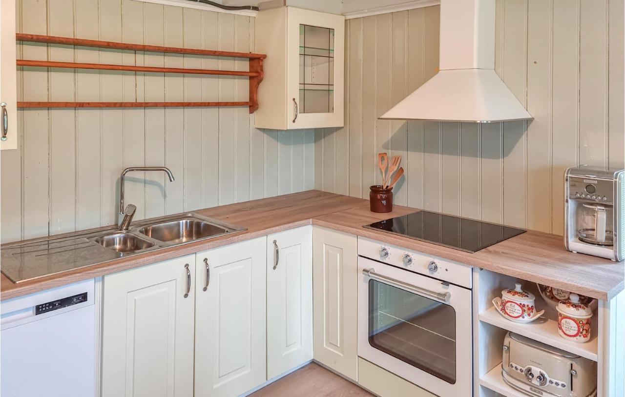 Amazing Home In Hidrasund With Wifi Eide  Rom bilde